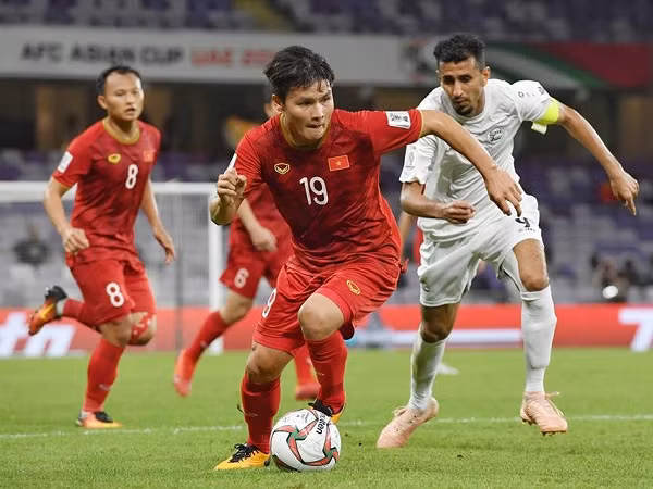 Quang Hải làm khán giả ở trận gặp Malaysia vì thẻ phạt.