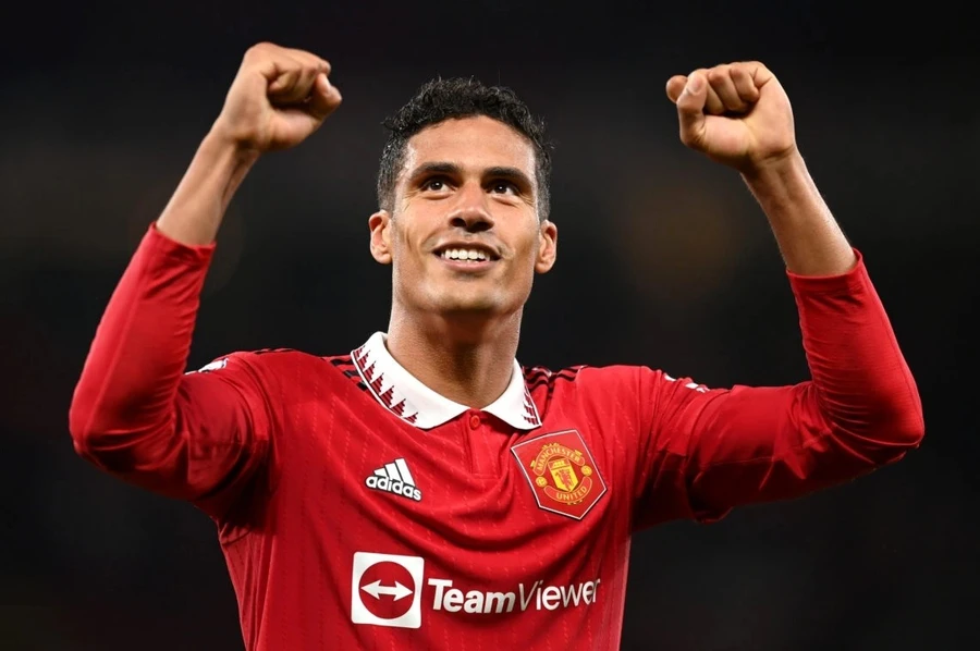 Raphael Varane của Man United lọt tầm ngắm của Al-Ittihad.