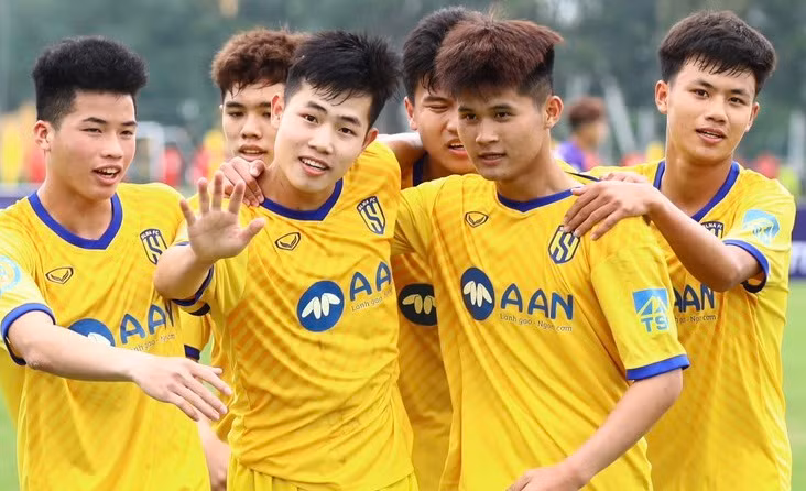8 cầu thủ Sông Lam Nghệ An được triệu tập lên U17 Việt Nam chuẩn bị cho giải châu Á.