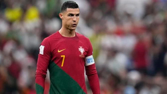 Ronaldo và đồng đội rời World Cup sau vòng tứ kết.