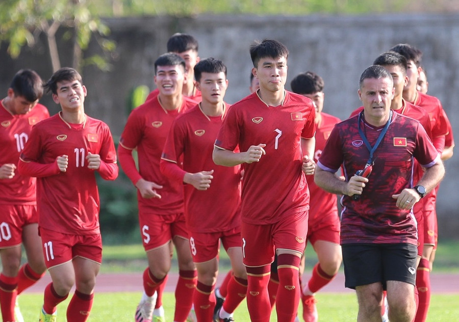 U22 Việt Nam sẽ so tài với U22 Malaysia lúc 19h tối 8/5.