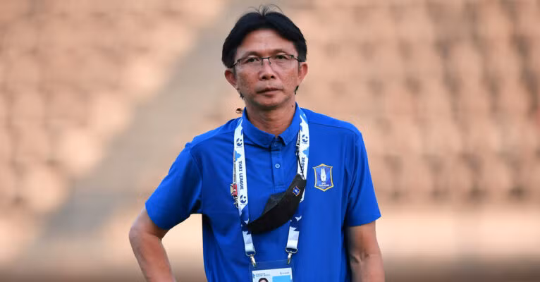 Danh thủ Dusit Chalermsan vừa trở thành tân HLV của CLB PT Parachuap.