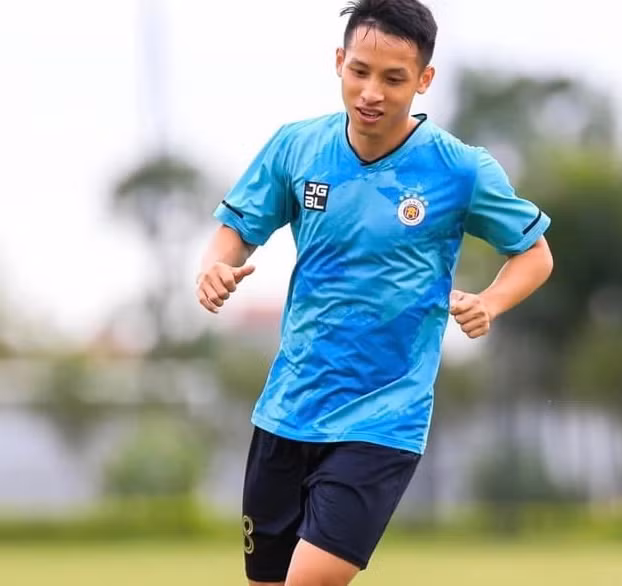 Hùng Dũng tiếp tục ở lại Hà Nội FC để điều trị chấn thương