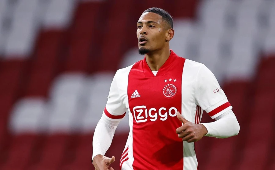 Tiền đạo Sebastien Haller của Ajax lọt tầm ngắm của Man United.