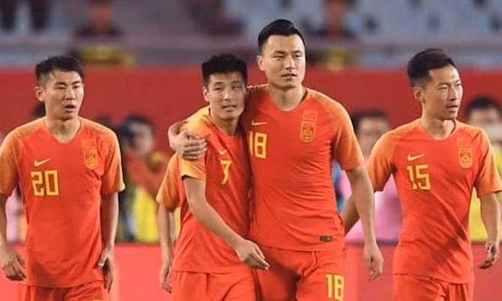 Tuyển Trung Quốc đang tích cực tập luyện tại UAE chờ đấu Việt Nam