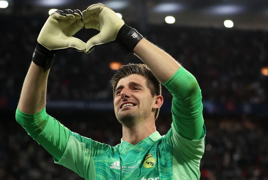 Thủ môn Thibaut Courtois của Real Madrid bất ngờ nằm trong kế hoạch mua sắm của PSG.