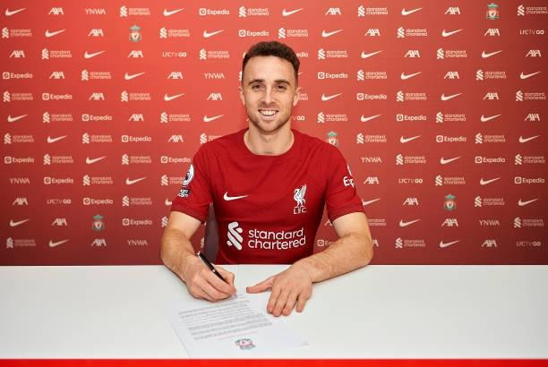 Diogo Jota gia hạn thành công với Liverpool.