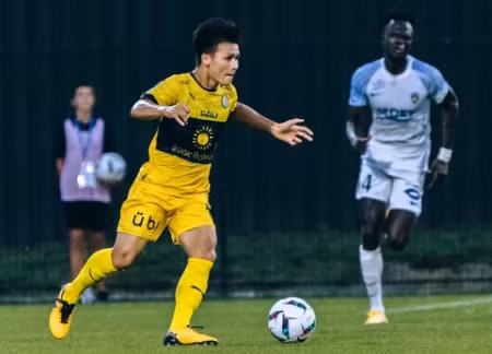 Quang Hải nguy cơ ngồi dự bị dài lâu ở Pau FC.