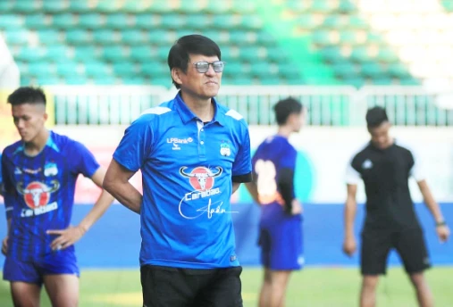 HLV Vũ Tiến Thành quyết thắng CLB TPHCM ở vòng 13 V-League.