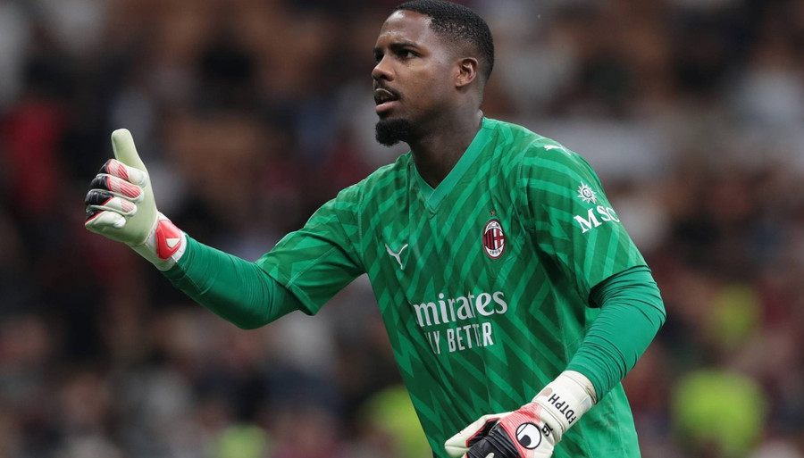 Thủ môn Mike Maignan có cơ hội gia nhập Man United.