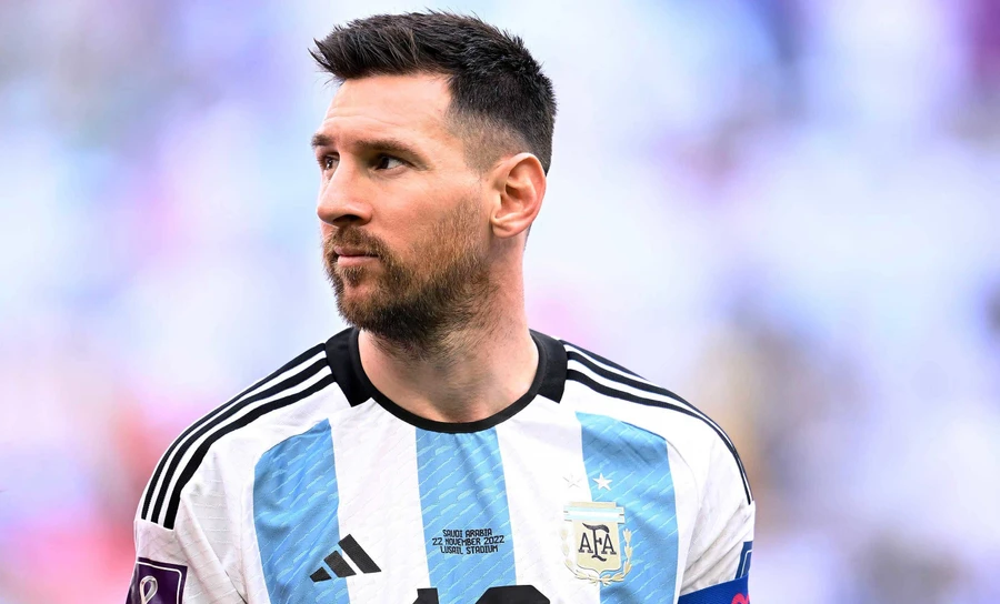 Messi bị khởi kiện vì lăng mạ trọng tài.