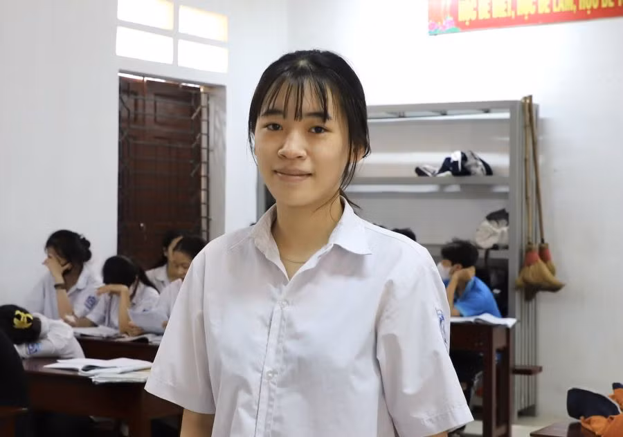 Em Bùi Thị Trang - Trường THPT Hương Cần (huyện Thanh Sơn, Phú Thọ) được miễn thi môn Ngoại ngữ do có chứng chỉ tiếng Trung Quốc HSK cấp độ 3.