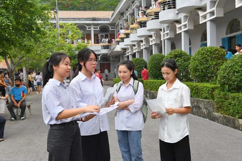 Các thí sinh tại Kỳ thi vào lớp 10 Trường THPT Chuyên Tuyên Quang, năm học 2024 - 2025 .
