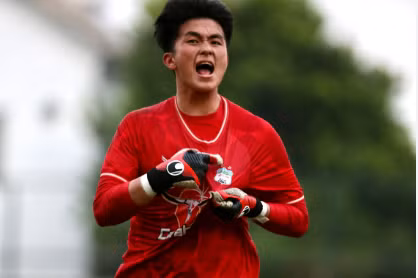 Đinh Phước Sang được HLV Hoàng Anh Tuấn ngợi khen.