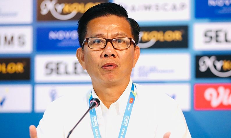 HLV Hoàng Anh Tuấn nói về điều vô lý của V-League