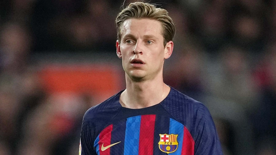 De Jong lọt tầm ngắm của Man United.