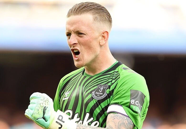 Thủ môn Jordan Pickford lọt tầm ngắm của MU.