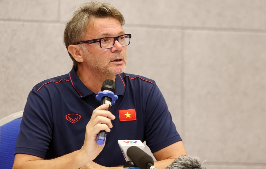 HLV Philippe Troussier triệu tập Nguyễn Filip lên tuyển Việt Nam.