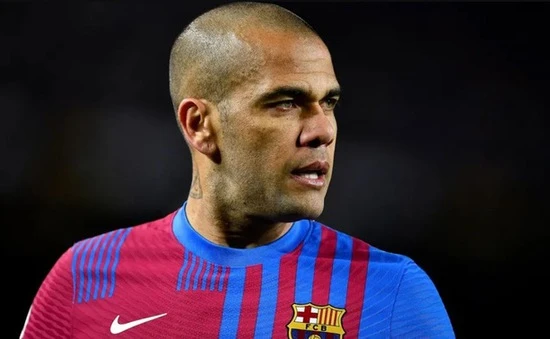 Dani Alves kêu oan khi bị bắt vì nghi tấn công tình dục ở một hộp đêm.