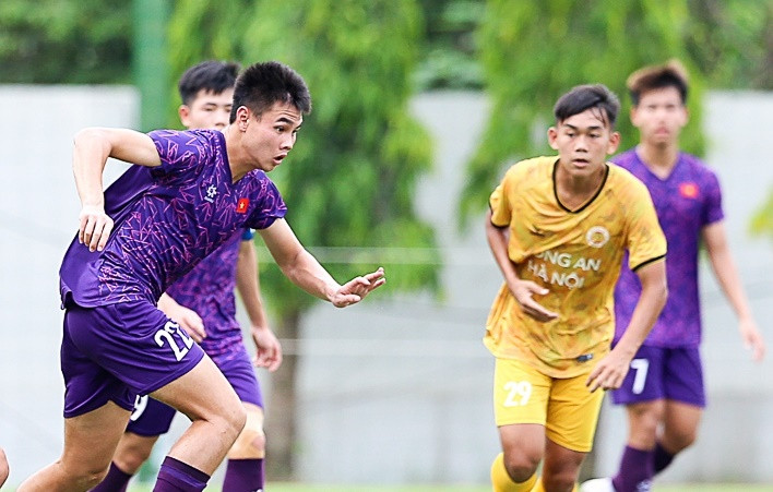 U19 Việt Nam thắng Công an Hà Nội ở trận đấu tập đầu tiên.