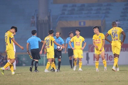 CLB Hoàng Anh Gia Lai có thể rút khỏi V.League 2023 vì mâu thuẫn nhà tài trợ với VPF.