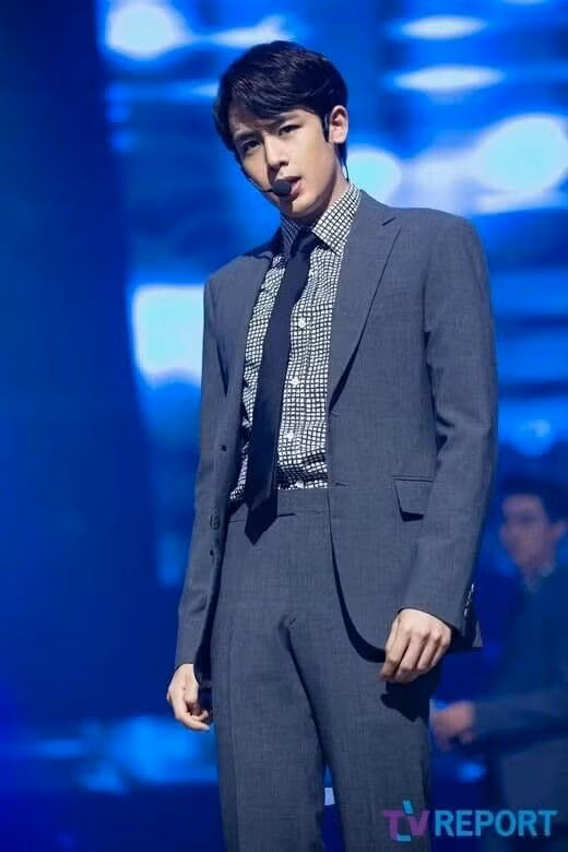 Bố và mẹ của Nichkhun (2PM) đều là CEO của một công ty thương mại và dược phẩm.