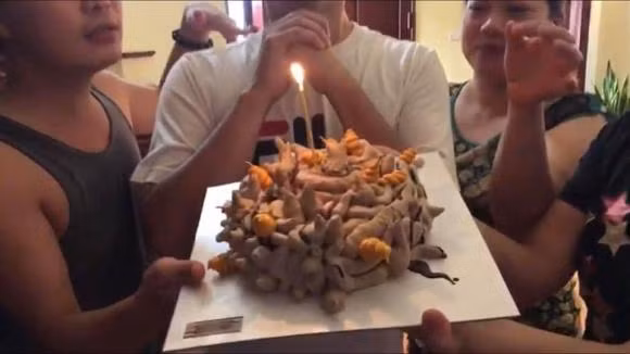 Cười sái quai hàm với những chiếc bánh sinh nhật của hội gái đoảng ảnh 2
