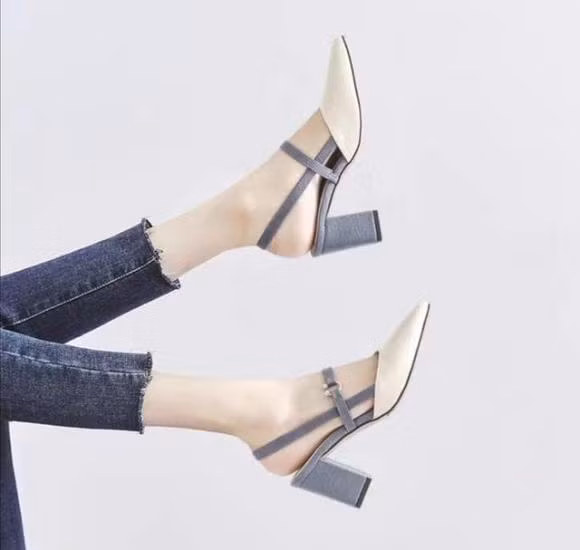 Điểm danh loạt giày đi đau chân hơn cả giày cao gót ảnh 2