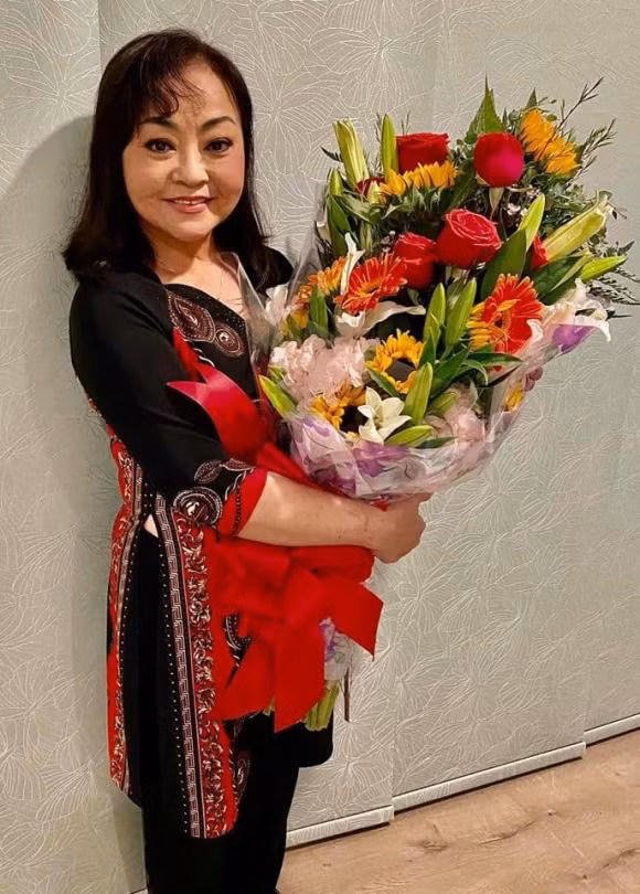 Ảnh hiếm cách đây hơn 30 năm của nữ danh ca được Hoài Linh coi như chị ruột ảnh 6