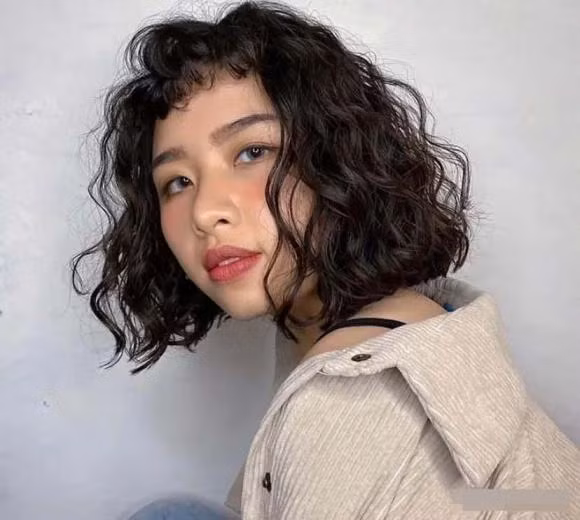 tóc xoăn, tóc uốn, tóc uống phồng quả dứa, tóc mới, xu hướng tóc thu đông