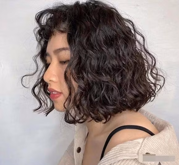 tóc xoăn, tóc uốn, tóc uống phồng quả dứa, tóc mới, xu hướng tóc thu đông