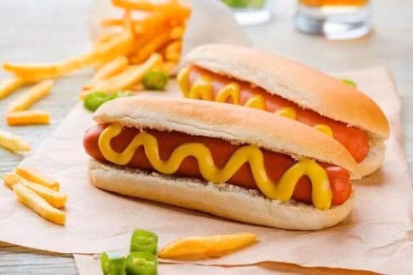 Phụ hữ sau tuổi 45 cần hạn chế thực phẩn có nhiều chất béo trong khẩu phần ăn.