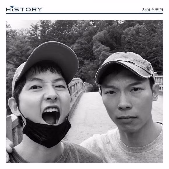 Song Joong Ki có động thái quen thuộc là bất ngờ “ngoi” lên mạng khi Song Hye Kyo dính tin đồn tình ái.