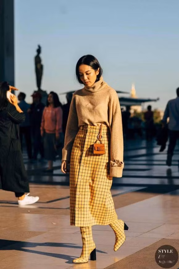 Cách tốt nhất để không trở nên khô khan và buồn chán là tự làm mình tỏa sáng trong đám đông.