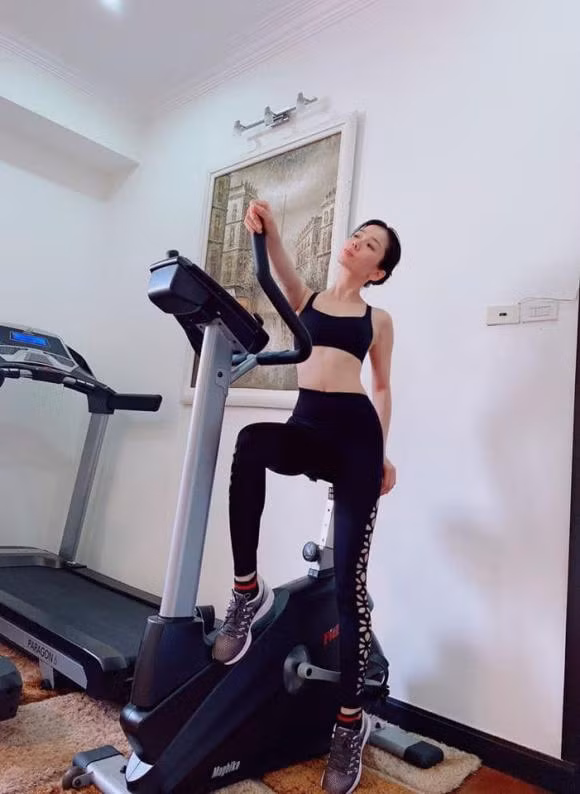 Lệ Quyên cho biết cô luôn ăn uống chừng mực, tập luyện theo sức của mình, chăm sóc da.