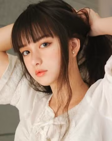 Sở hữu dung mạo xinh đẹp trời phú, nên Susan chỉ cần trang điểm nhẹ cũng đã rất thu hút.