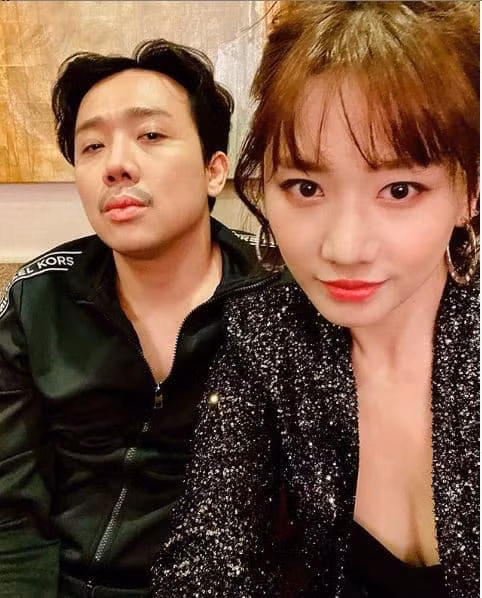 Sau khi kết hôn, Trấn Thành - Hari Won vừa là đồng nghiệp vừa là bạn đời, hỗ trợ nhau trong công việc và cuộc sống.