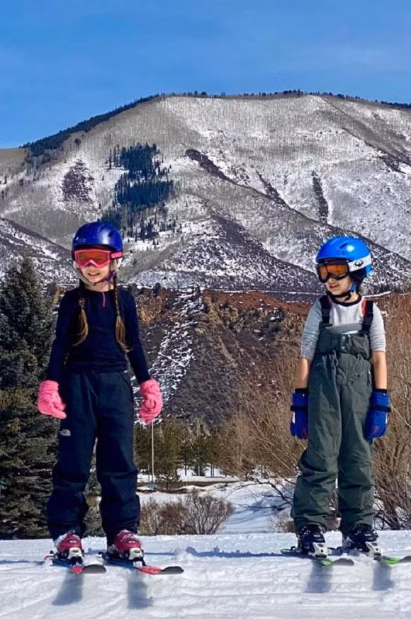 Cặp song sinh của nữ ca sĩ tận hưởng cuộc sống sung túc tại Mỹ