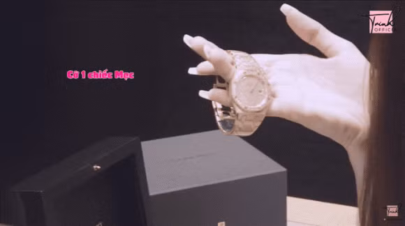 Nữ hoàng nội y,ngọc trinh,ngọc trinh bị mất cắp