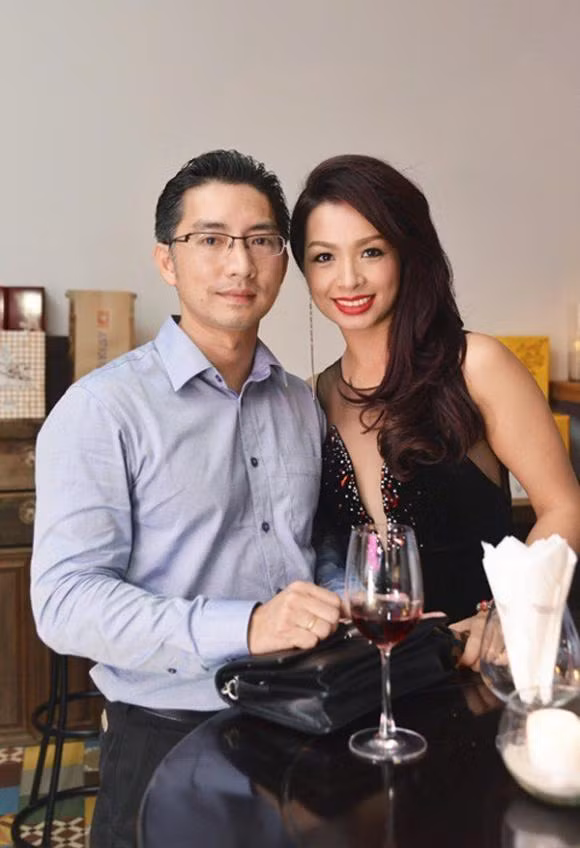 Thúy Hằng và ông xã.