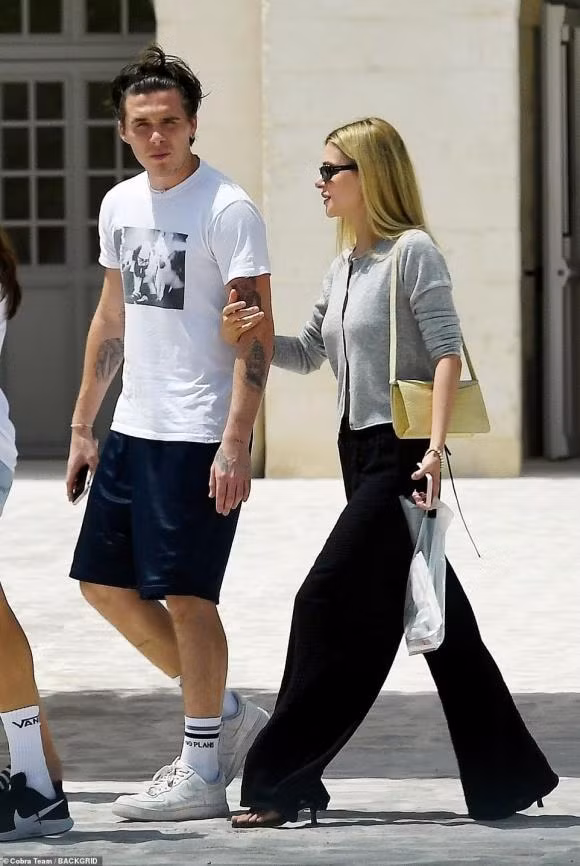 Brooklyn và vị hôn thê lần đầu lộ diện bên nhau sau ngày đính hôn.