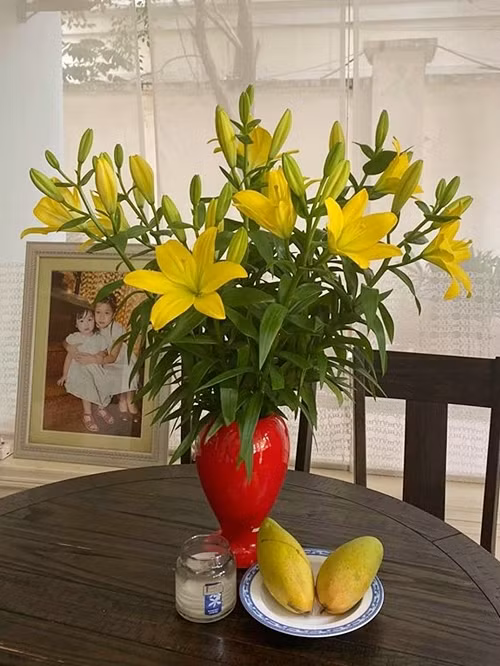 Không gian phòng khách sang trọng của Phượng Chanel và Quách Ngọc Ngoan