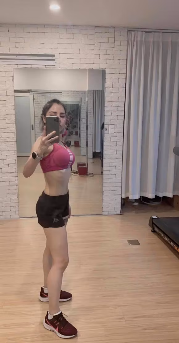 Cận cảnh nhan sắc hotmom nổi tiếng, bạn gái mới của Huỳnh Anh ảnh 11