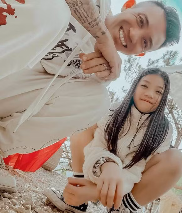 Minh Nhựa, vợ cả Minh Nhựa, thanh niên 