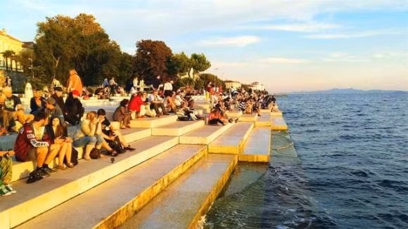 du lịch, chuyện lạ, cấm đeo đồng hồ, thụy sĩ