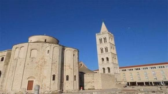 du lịch, chuyện lạ, cấm đeo đồng hồ, thụy sĩ