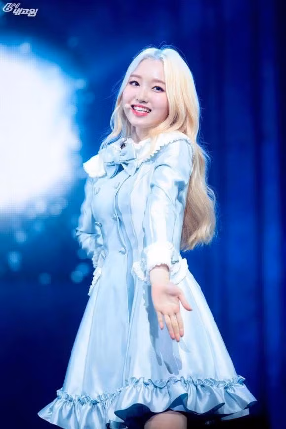 ,xu hướng thời trang sao,Thời trang sao Kpop,Thời trang Sao Châu Á, sao kpop gặp sư số trang phục