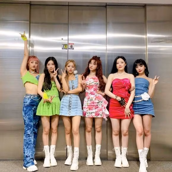 ,xu hướng thời trang sao,Thời trang sao Kpop,Thời trang Sao Châu Á, sao kpop gặp sư số trang phục