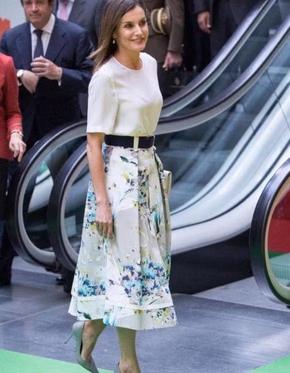 thời trang thu 2020, chọn váy mùa thu, hoàng hậu tây ban nha