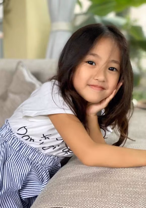 Con gái Hoa hậu Hà Kiều Anh khoe nhan sắc xinh đẹp như hoa dù mới 5 tuổi